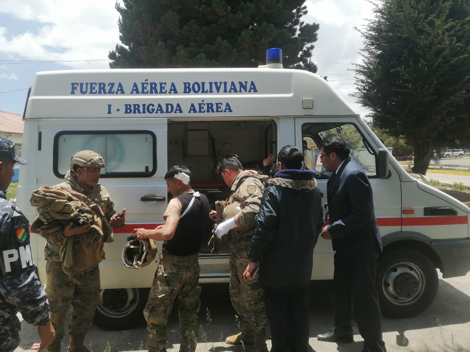 Contrabandistas atacan a personal del CEO en Tilata, dos efectivos resultan heridos y se llevan un camión indocumentado