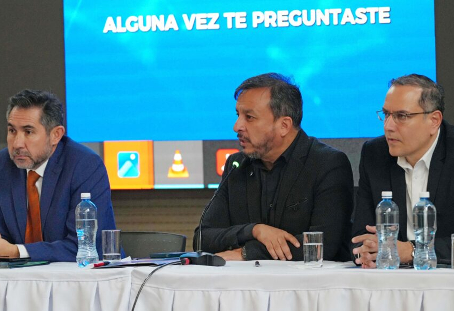 CHOFERES Y GOBIERNO LLEGAN A ACUERDO