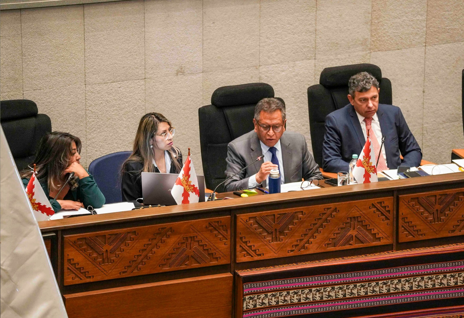 ALP EVITA CENSURA Y RESPALDA AL MINISTRO OVIEDO EN EL CASO MALETAS