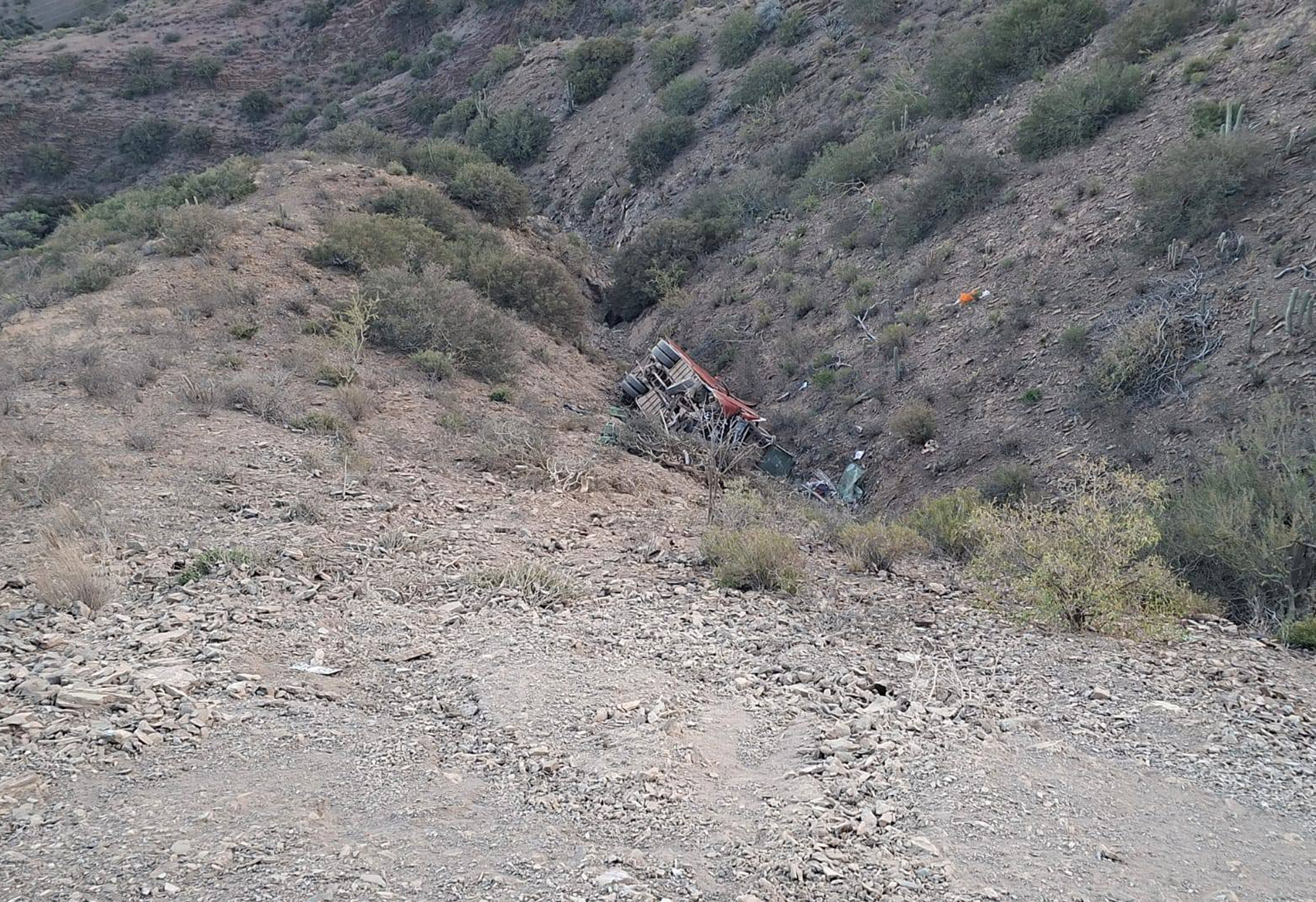 TRAGEDIA EN TARIJA: BUS SE EMBARRANCA Y DEJA LUTO