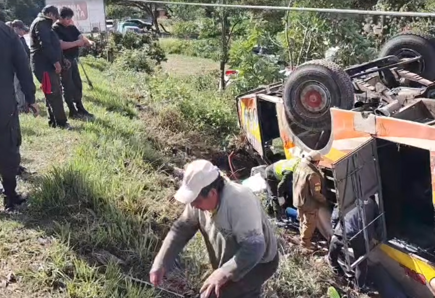 TRAGEDIA EN LA RUTA TARIJA - BERMEJO: FLOTA VUELCA Y DEJA HERIDOS