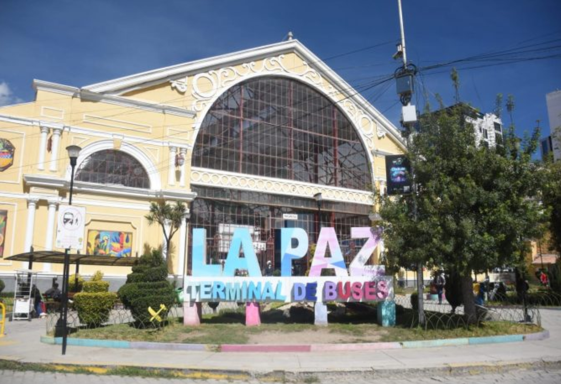 TERMINAL DE BUSES LA PAZ PARALIZA SALIDAS POR BLOQUEOS