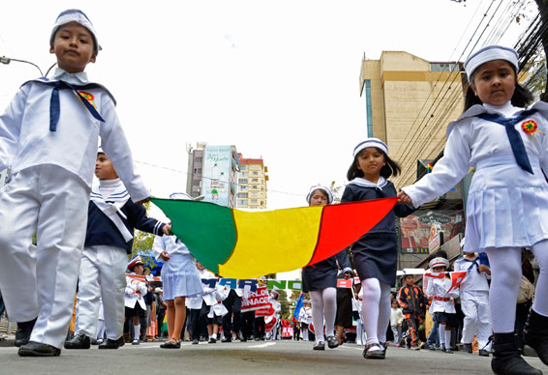 MINISTERIO SUSPENDE DESFILES ESCOLARES POR EL DÍA DEL MAR