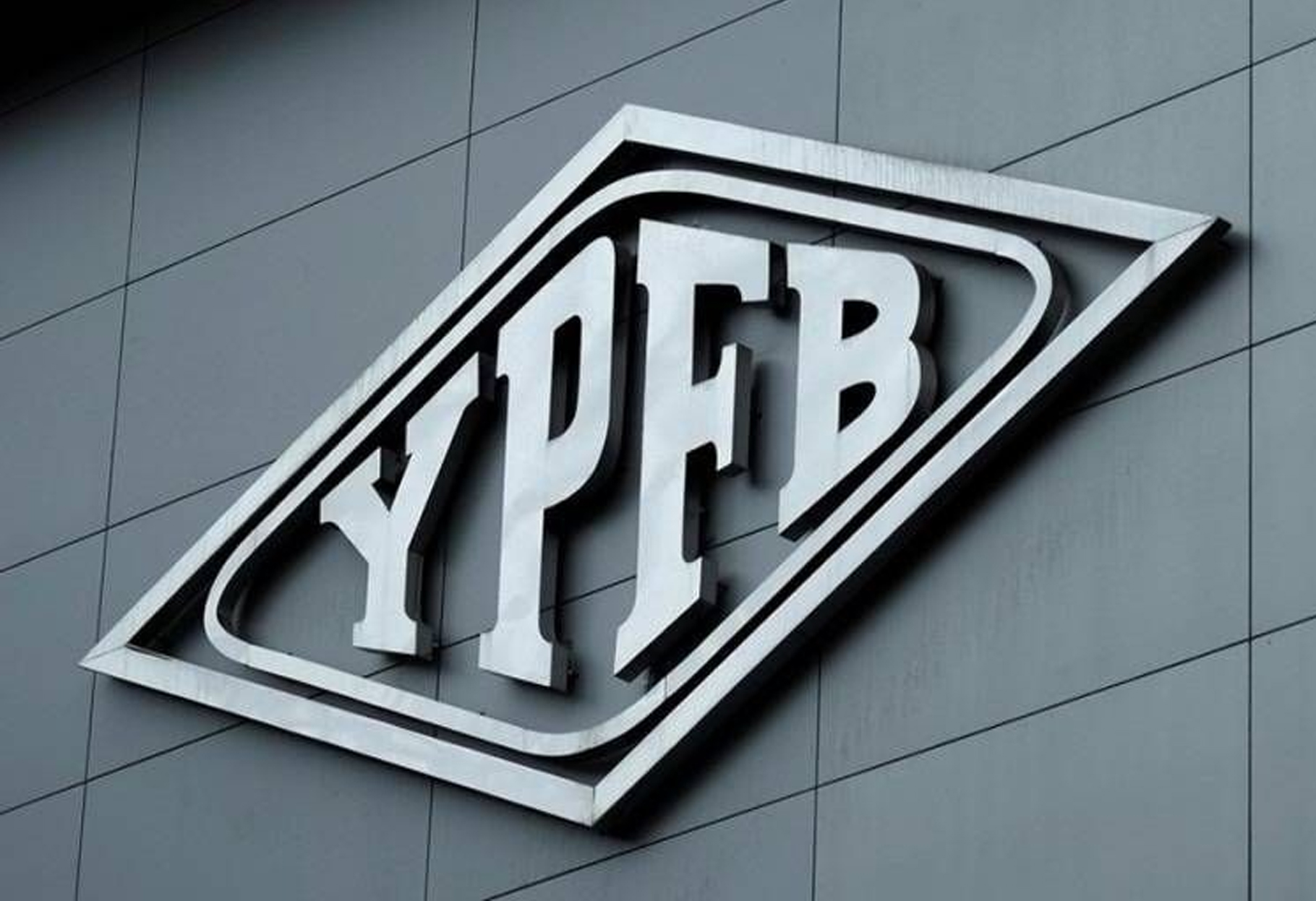 YPFB DESVINCULA A 410 FUNCIONARIOS