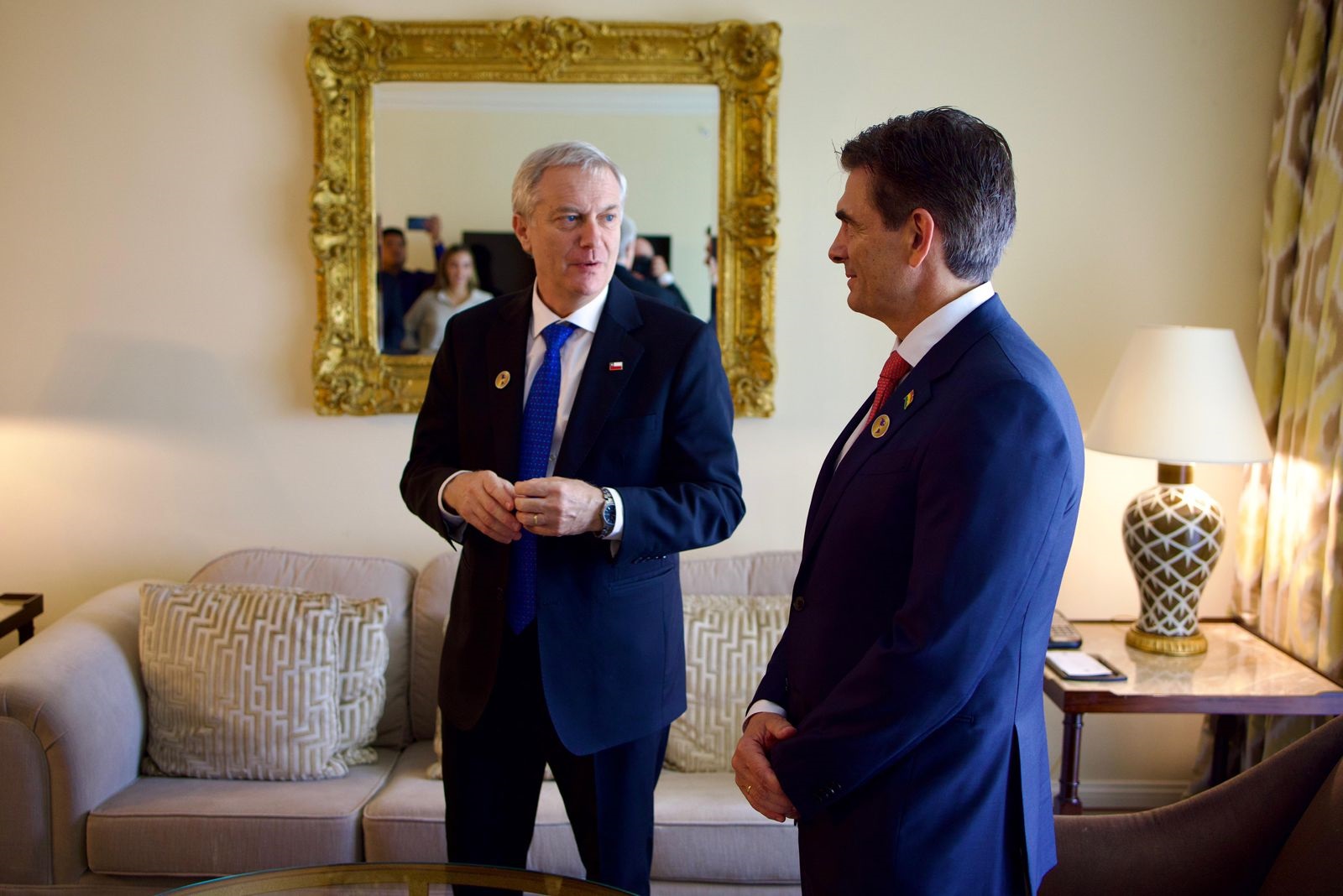 RODRIGO PAZ REFUERZA LAZOS CON CHILE EN LA CUMBRE