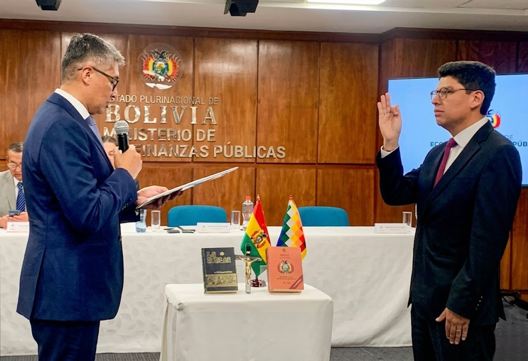 JOSÉ VALENCIA ASUME COMO VICEMINISTRO DE PENSIONES Y SERVICIOS FINANCIEROS